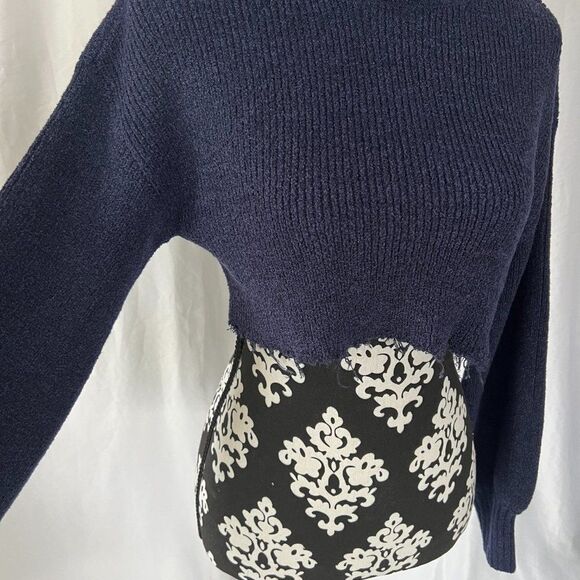 NWT L'Academie Lucia Cropped Turtleneck - Small - Picture 3 of 8